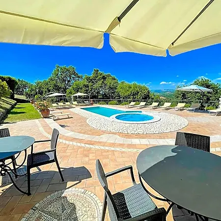 Pool And Jacuzzi - Charming In Umbria Hotel