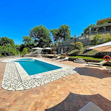 Pool And Jacuzzi - Charming In Umbria Hotel Montefiascone