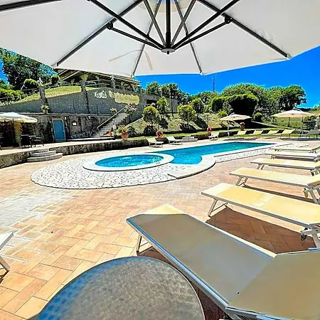 Pool And Jacuzzi - Charming In Umbria Hotel