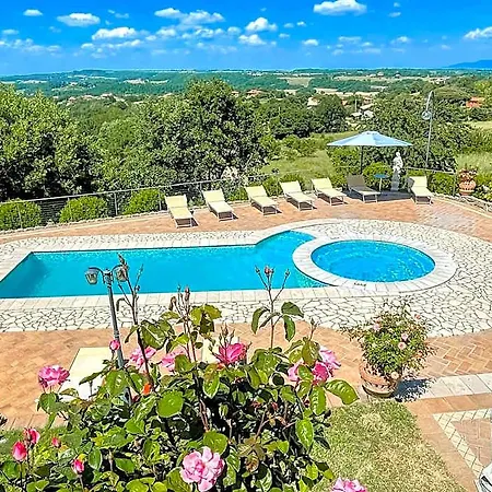Hotel Pool And Jacuzzi - Charming In Umbria