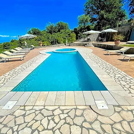 Pool And Jacuzzi - Charming In Umbria Hotel Montefiascone