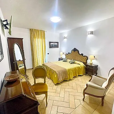 Pool And Jacuzzi - Charming In Umbria Hotel