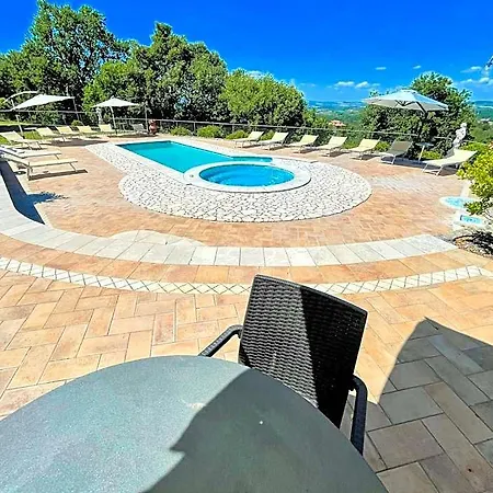 Hotel Pool And Jacuzzi - Charming In Umbria