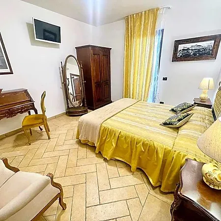 Pool And Jacuzzi - Charming In Umbria Hotel Montefiascone