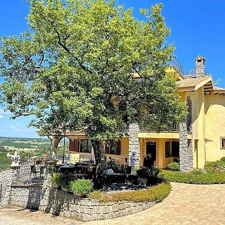 Pool And Jacuzzi - Charming In Umbria Hotel Montefiascone