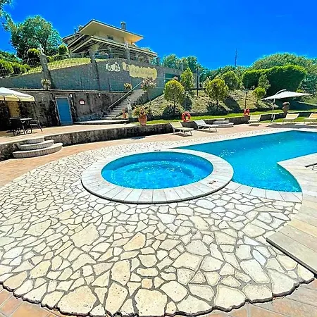 Pool And Jacuzzi - Charming In Umbria 4* Montefiascone